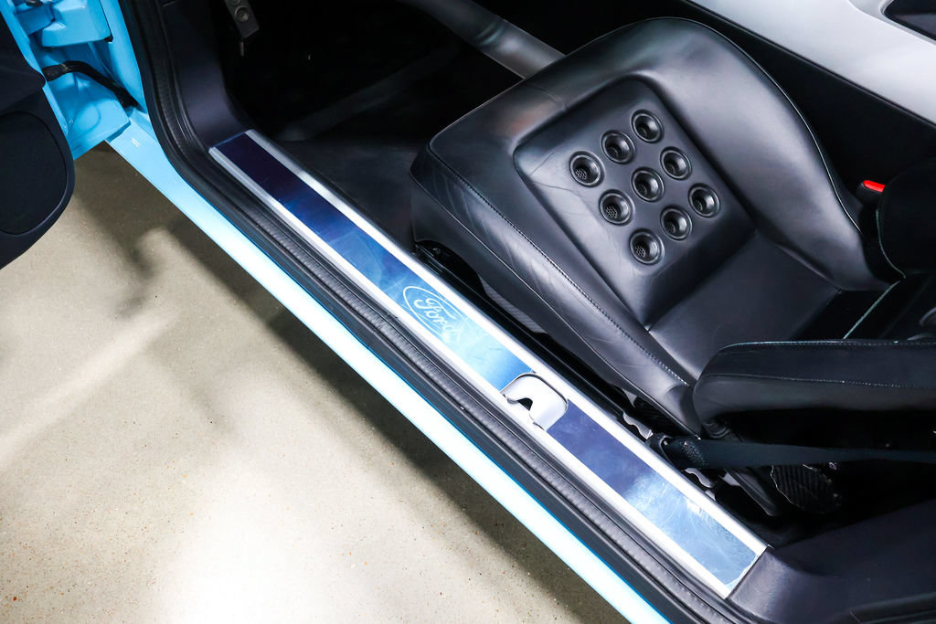 Used 2006 Ford GT RWD image 36