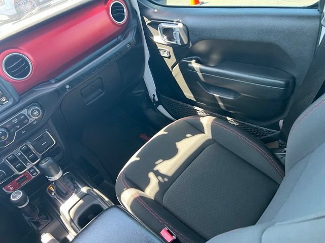 Used 2022 Jeep Wrangler Unlimited Rubicon w/ Cold Weather Group AWD/4WD image 13