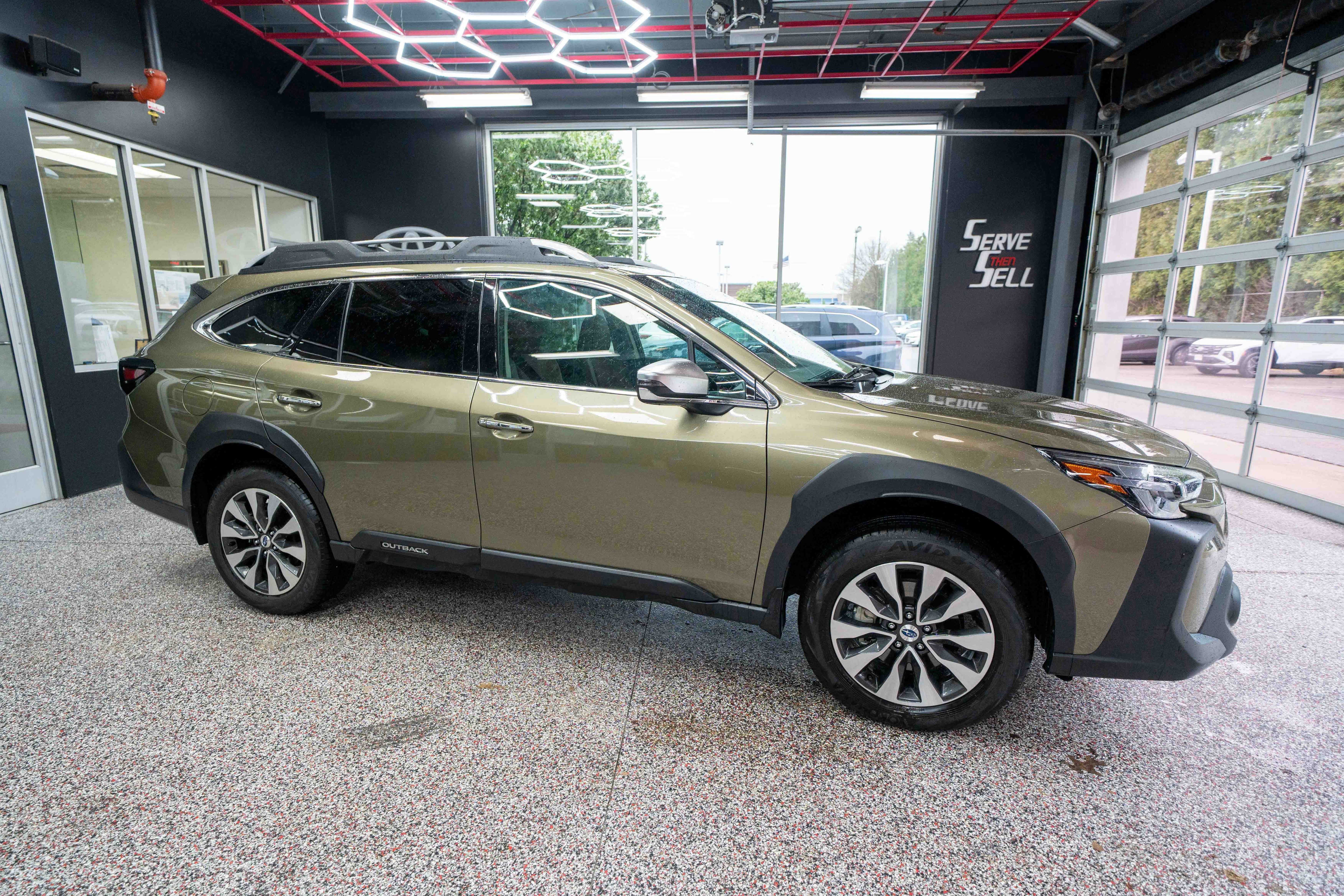 Used 2025 Subaru Outback Touring w/ Popular Package #2 AWD/4WD image 5