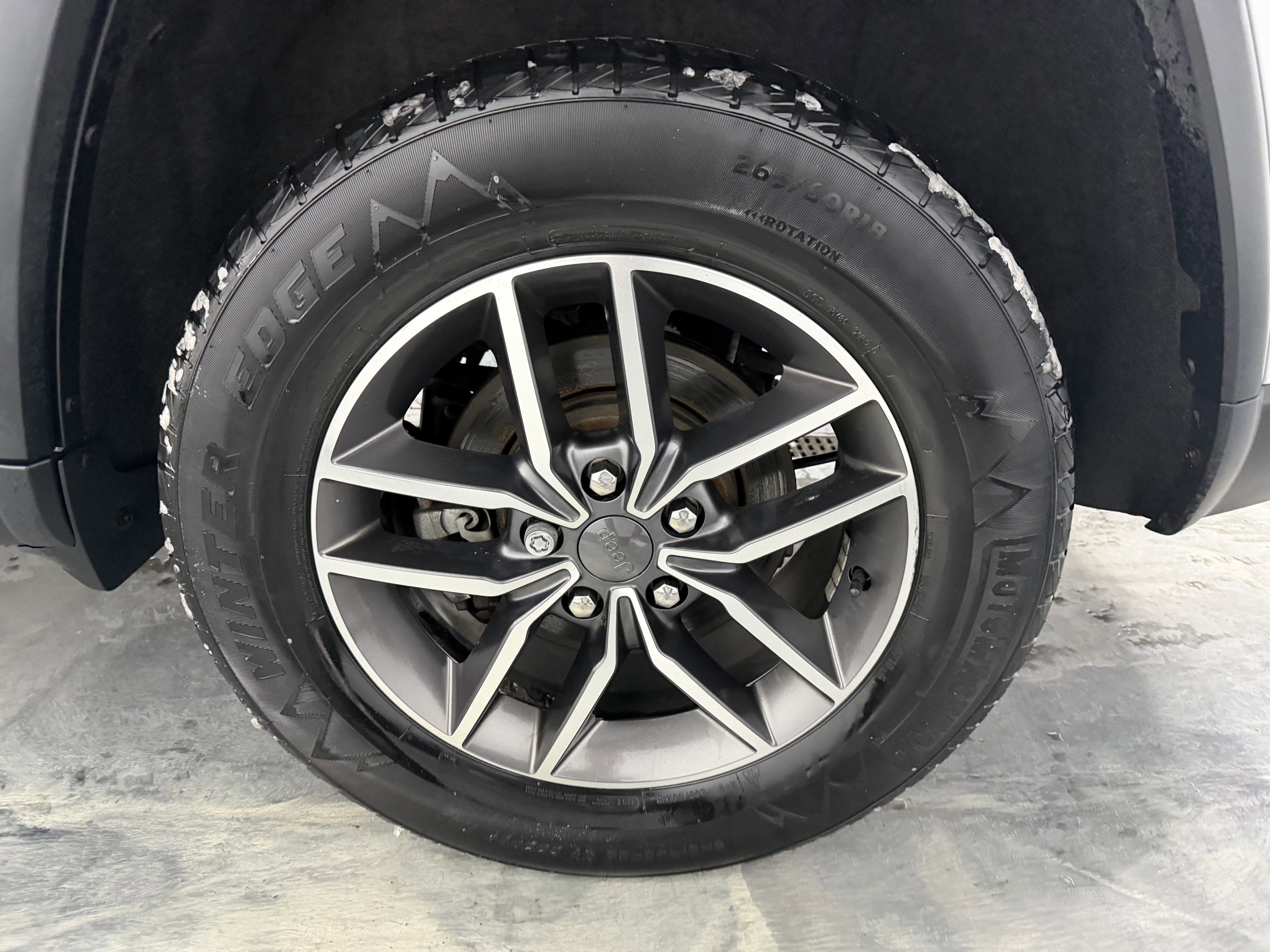 Used 2021 Jeep Grand Cherokee Laredo image 27