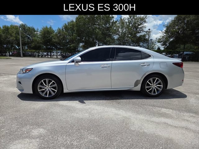 Used 2017 Lexus ES 300h w/ Luxury Package FWD image 6