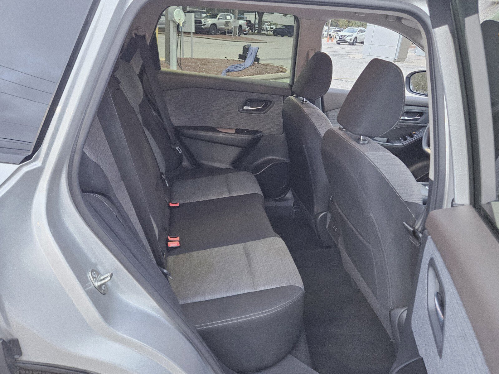 Used 2023 Nissan Rogue SV image 17