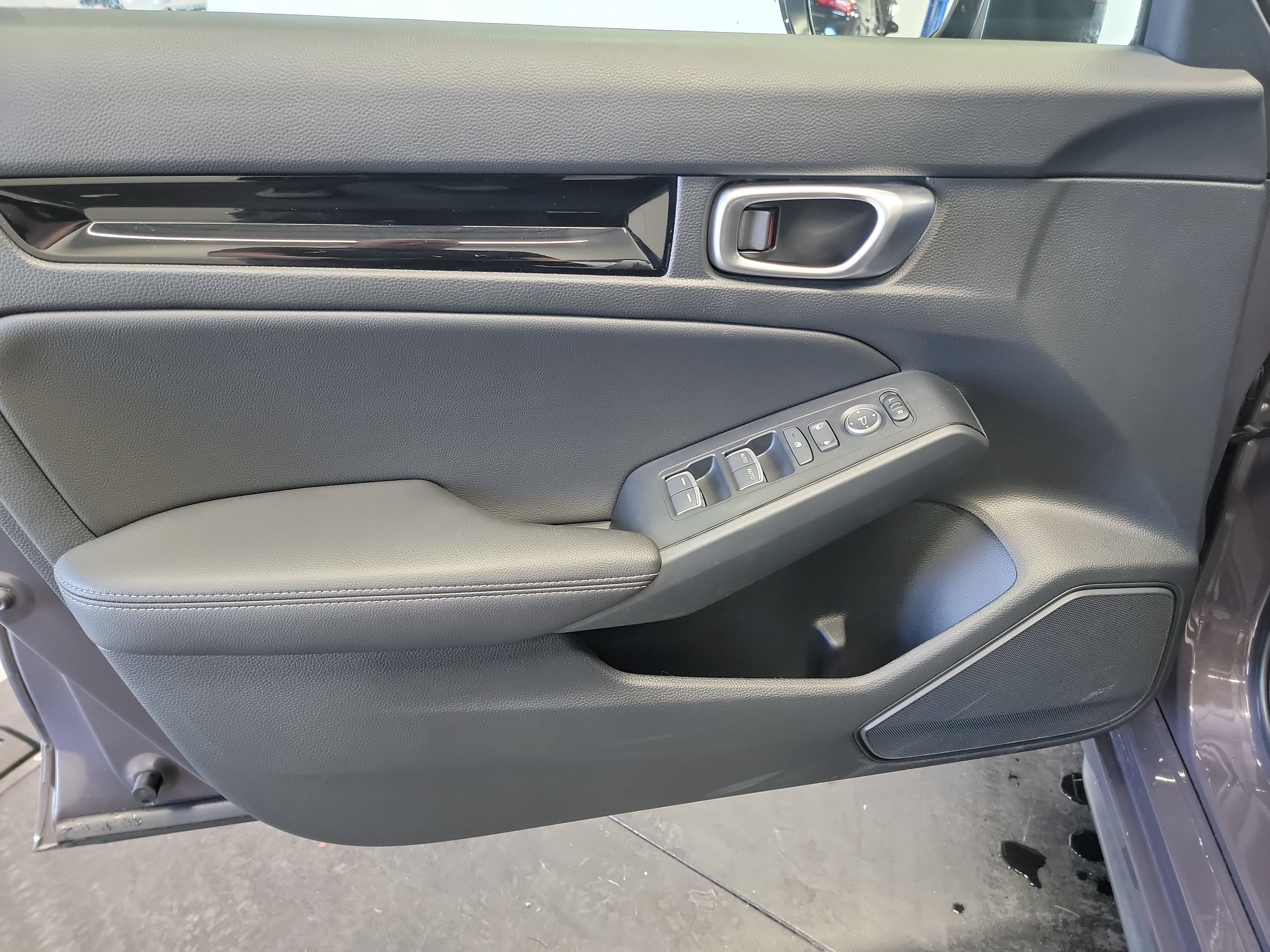 Used 2024 Honda Civic EX-L image 13
