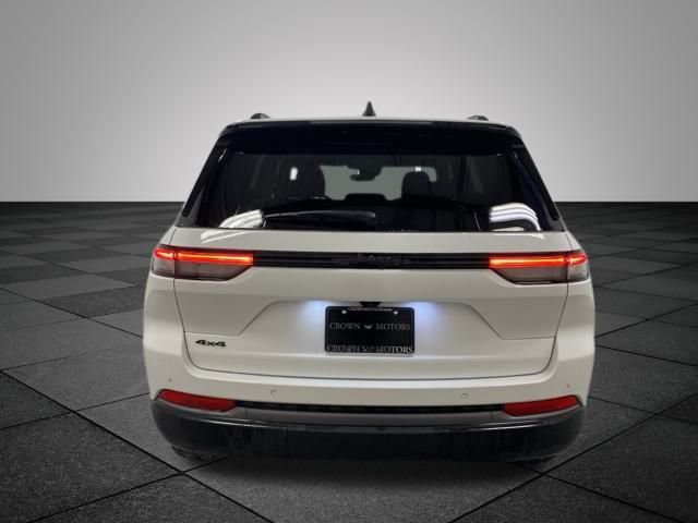 Used 2026 Jeep Grand Cherokee Laredo AWD/4WD image 5