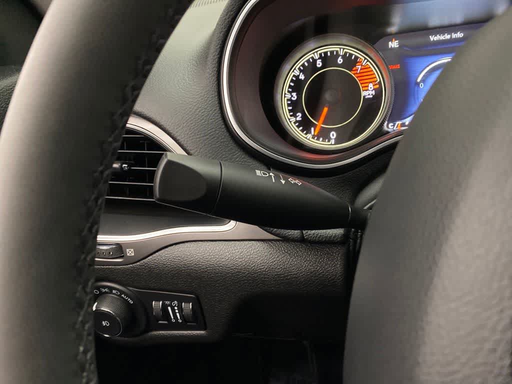 Used 2022 Jeep Cherokee Latitude Lux w/ Mopar Interior Package AWD/4WD image 21