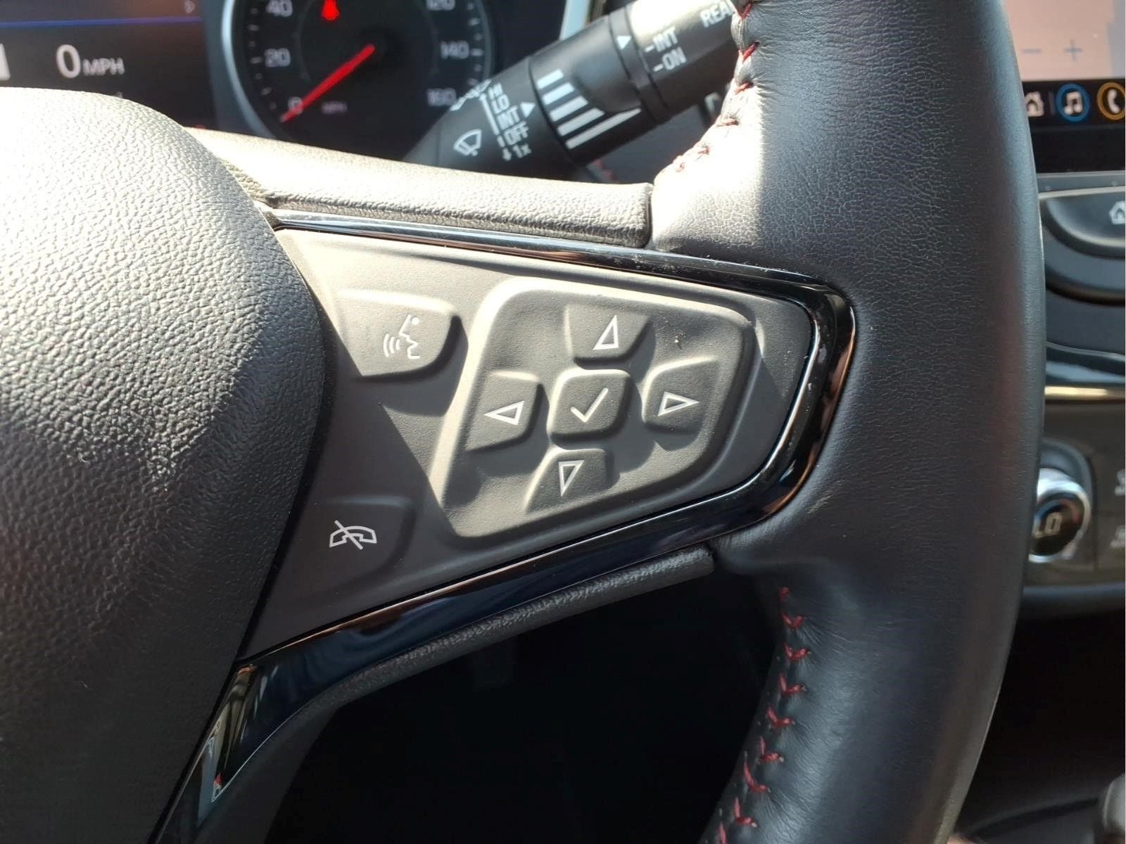Used 2022 Chevrolet Equinox RS w/ RS Leather Package FWD image 15