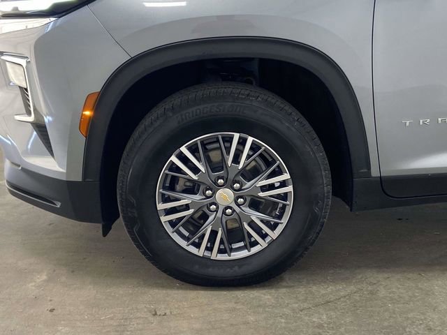 Used 2025 Chevrolet Traverse LT image 7