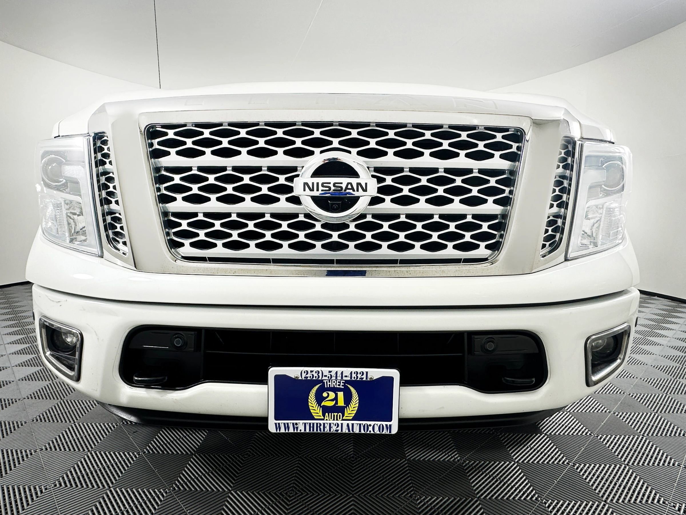 Used 2017 Nissan Titan Platinum Reserve image 2