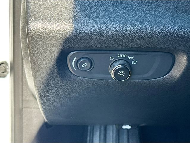 Used 2022 Chevrolet Traverse LS FWD image 10