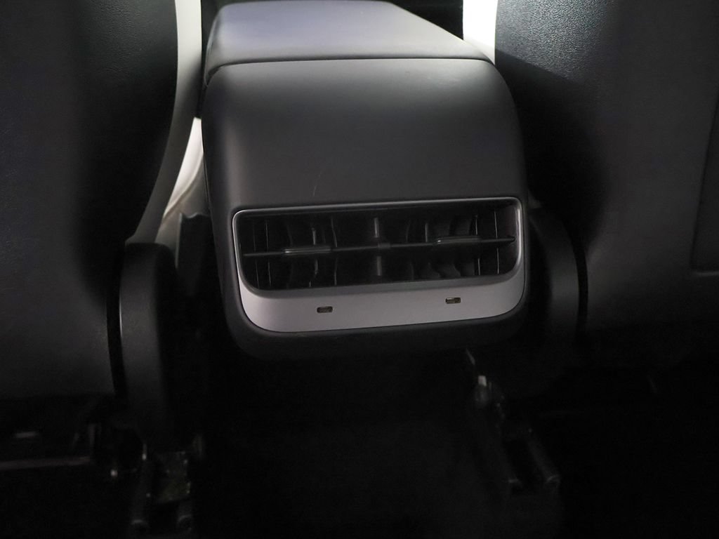 Used 2022 Tesla Model Y Long Range AWD/4WD image 44