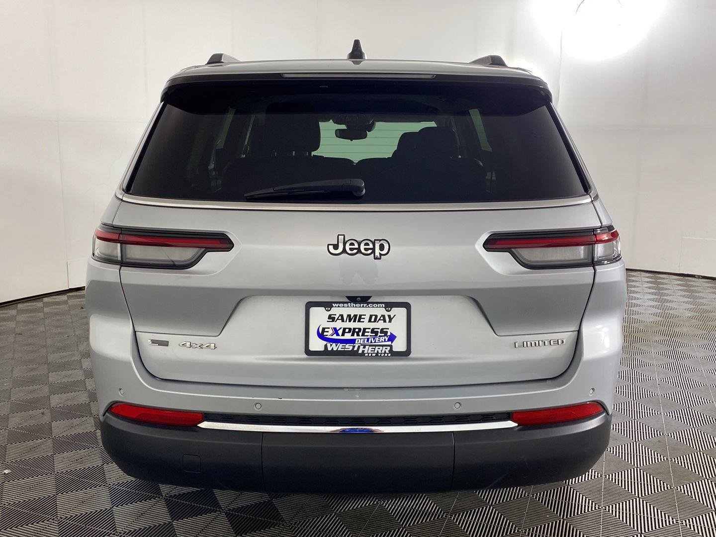 Used 2021 Jeep Grand Cherokee L Limited w/ MOPAR Finishing Package AWD/4WD image 6
