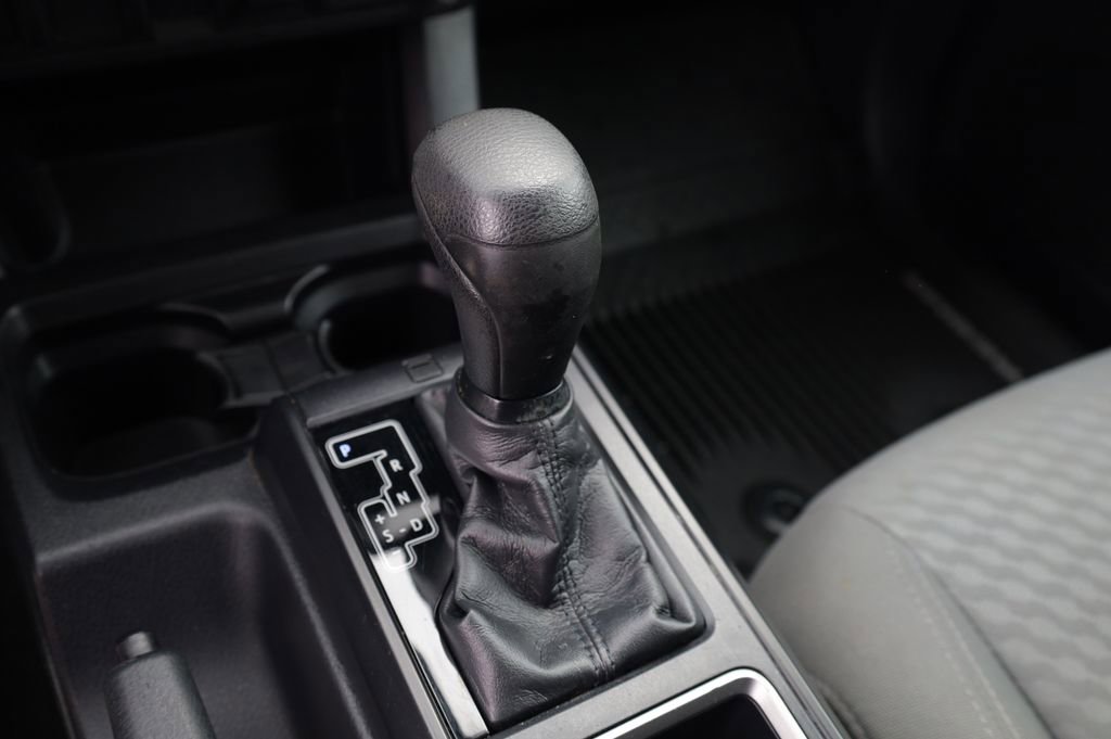 Used 2020 Toyota Tacoma SR w/ SR Convenience Package image 9