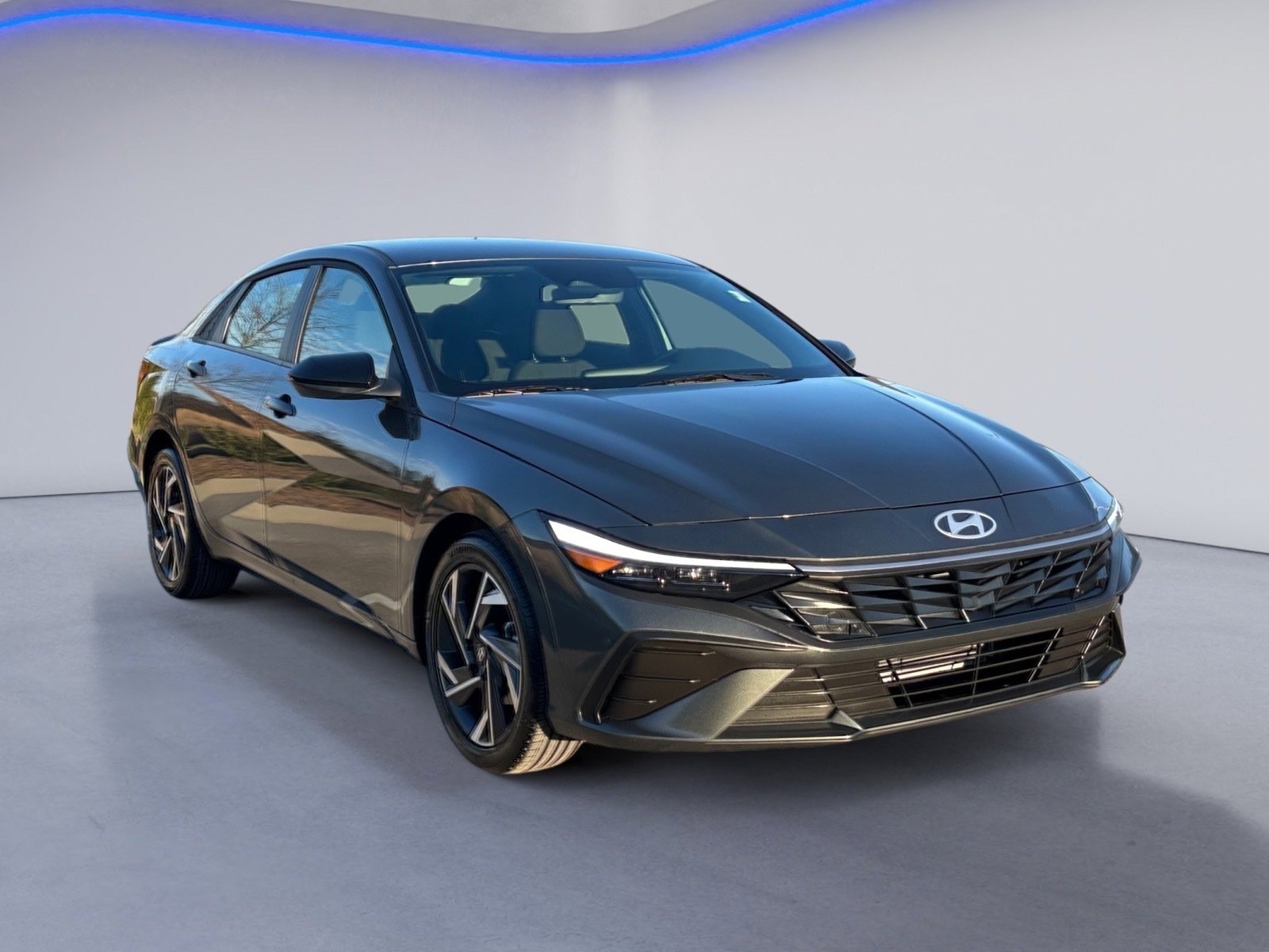 Certified 2025 Hyundai Elantra Sport image 4