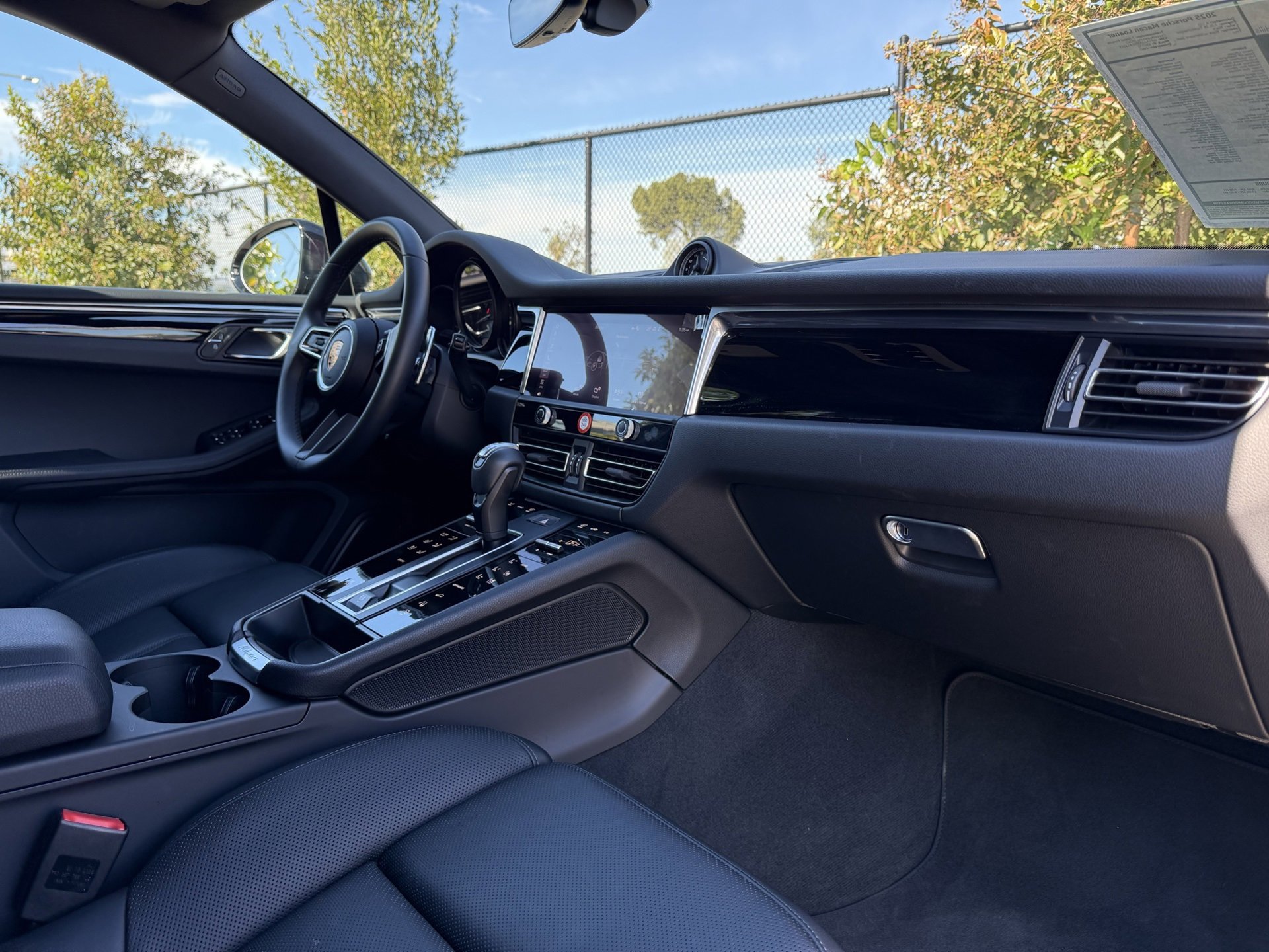 Used 2025 Porsche Macan image 25