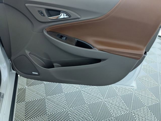 Used 2018 Chevrolet Malibu Premier w/ Premier Sun and Wheel Package FWD image 33