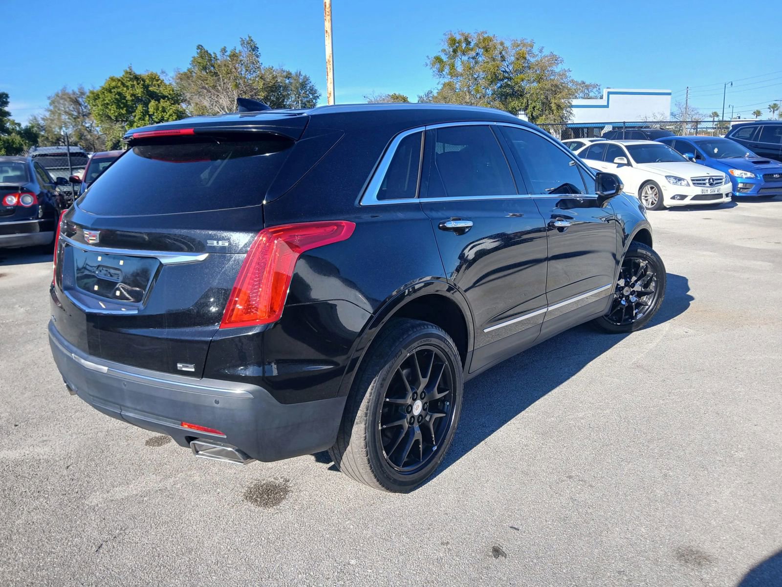 Used 2017 Cadillac XT5 Luxury w/ Driver Awareness Package image 4