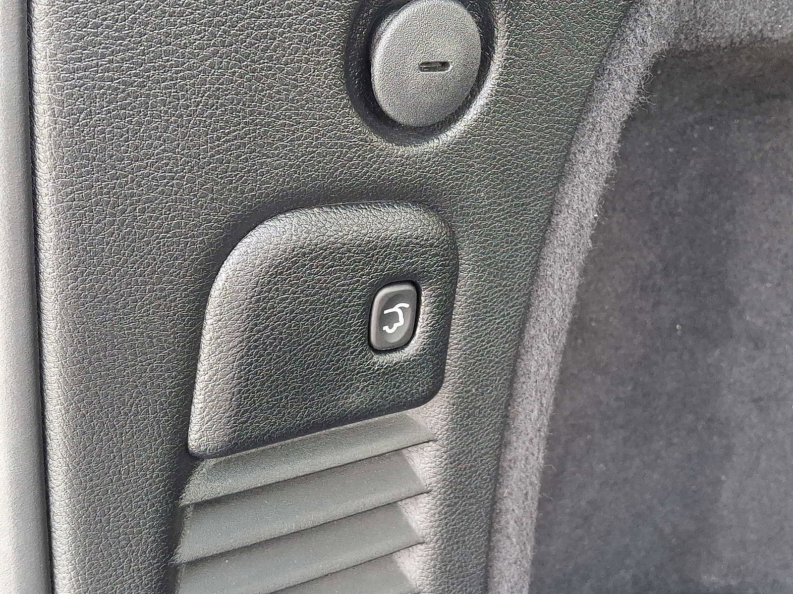 Certified 2024 Dodge Durango R/T image 33