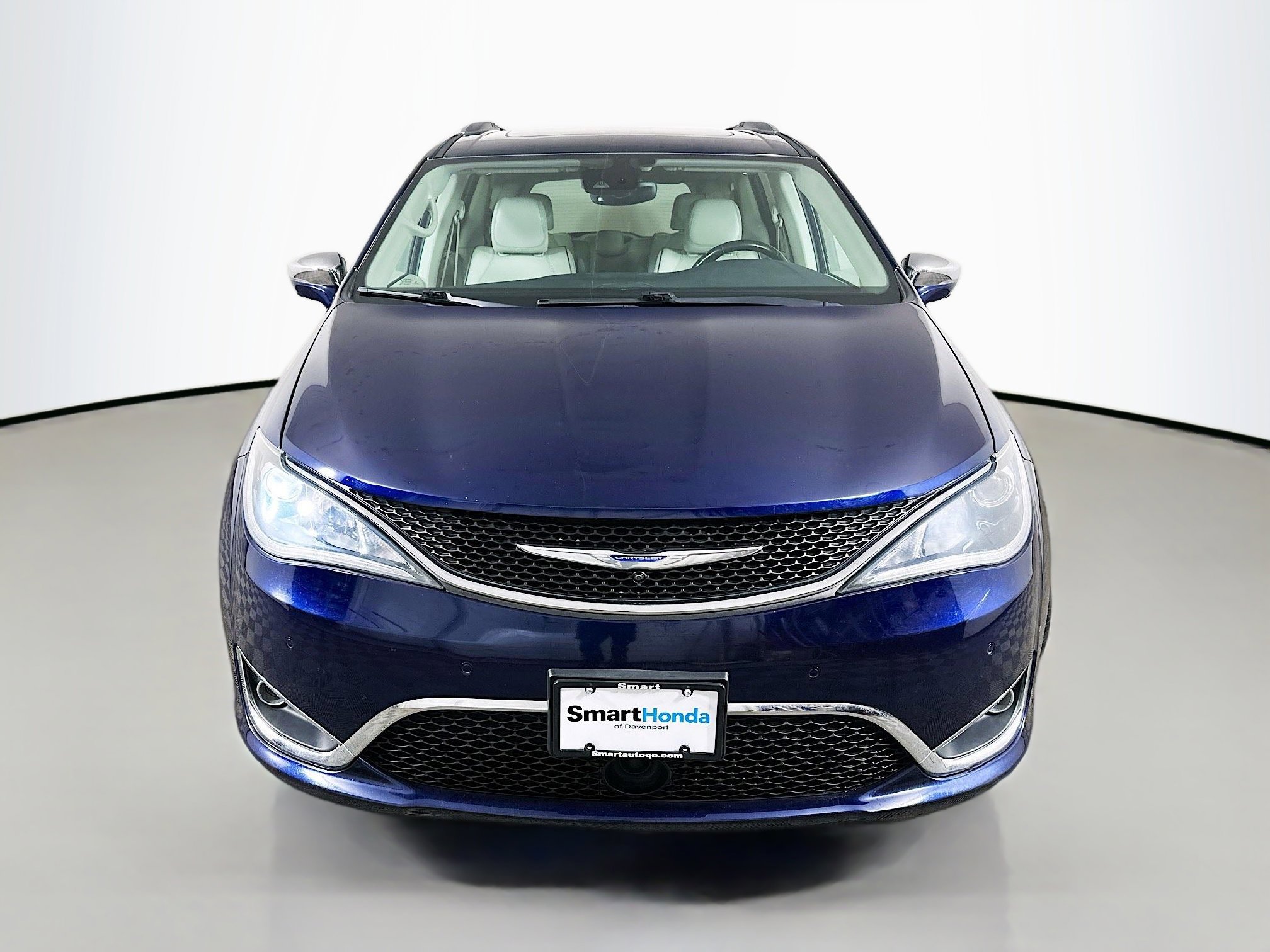 Used 2017 Chrysler Pacifica Limited w/ Advanced Safetytec Group image 2