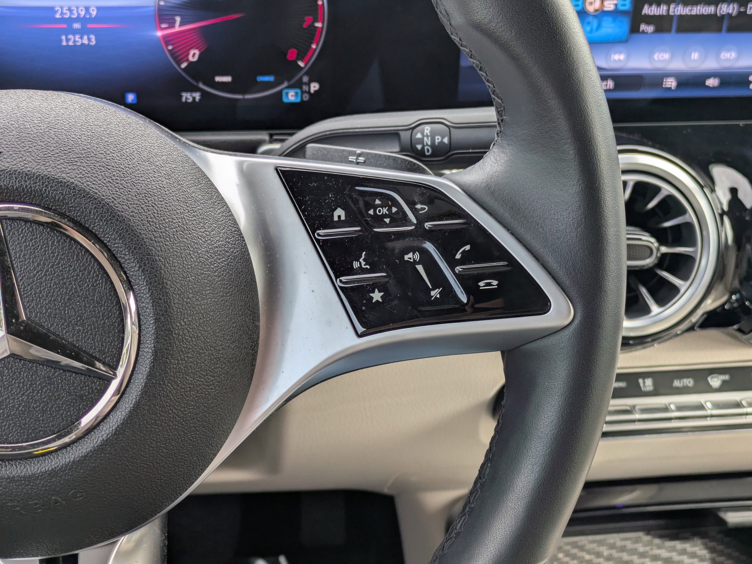 Certified 2025 Mercedes-Benz GLB 250 image 17