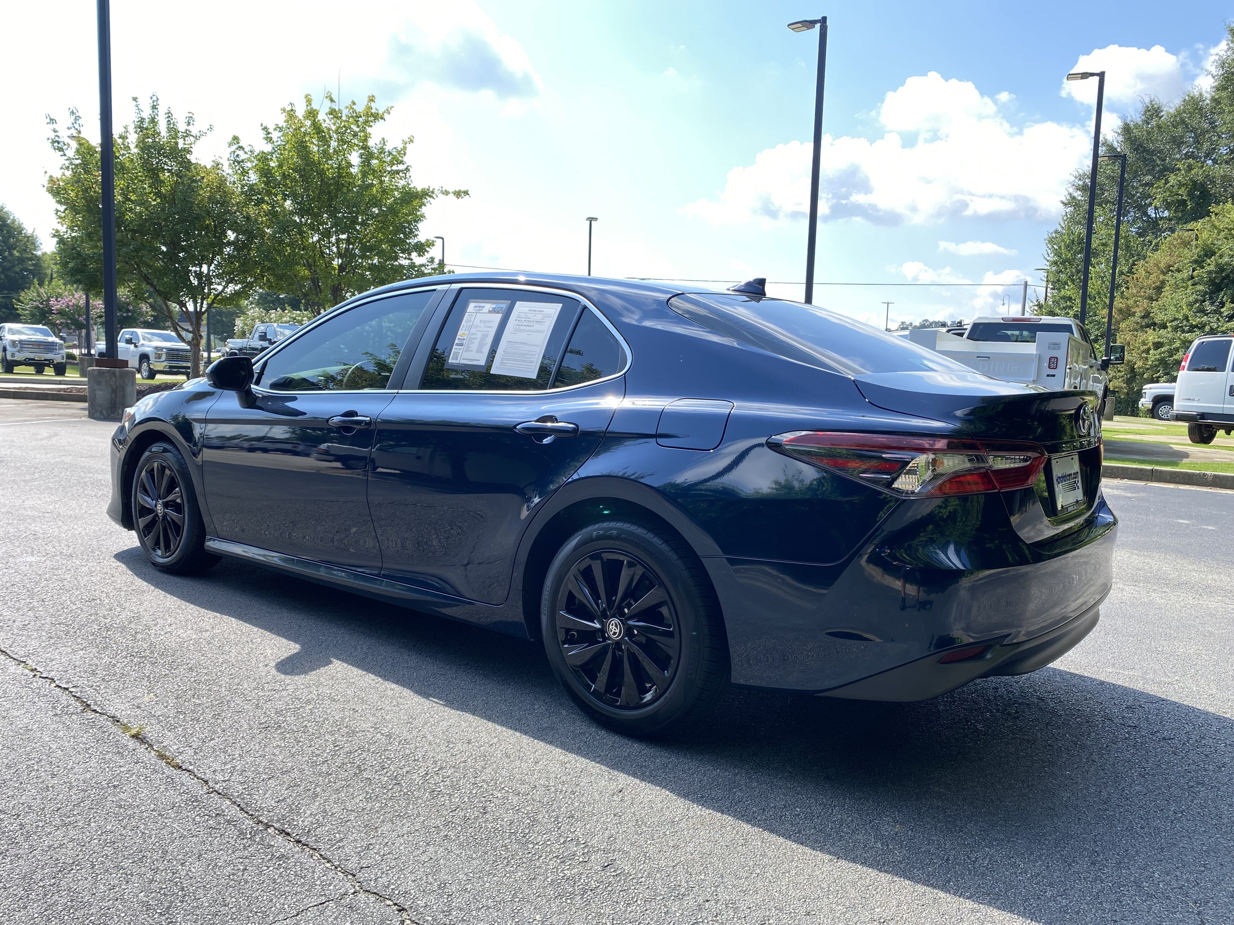 Used 2021 Toyota Camry LE FWD image 7