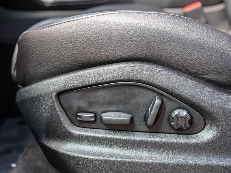 Used 2024 Porsche Cayenne AWD/4WD image 25