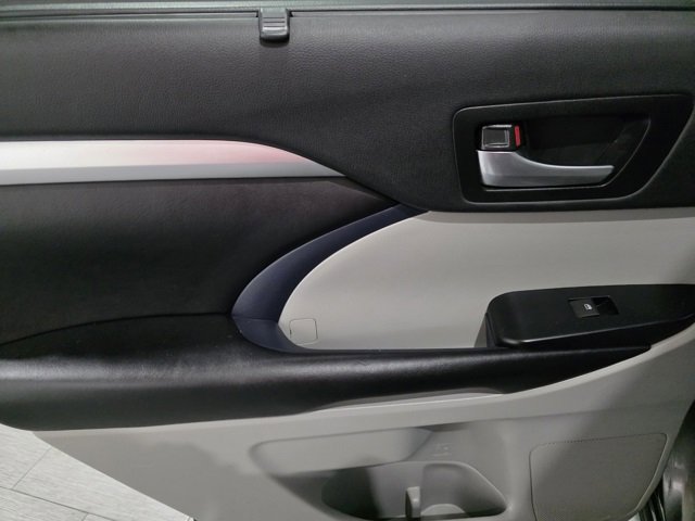 Used 2019 Toyota Highlander XLE image 11