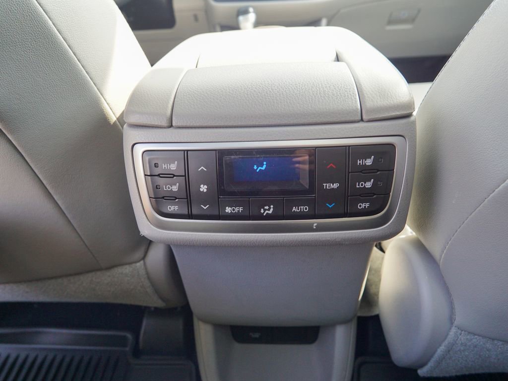 Used 2018 Toyota Highlander Limited Platinum image 16