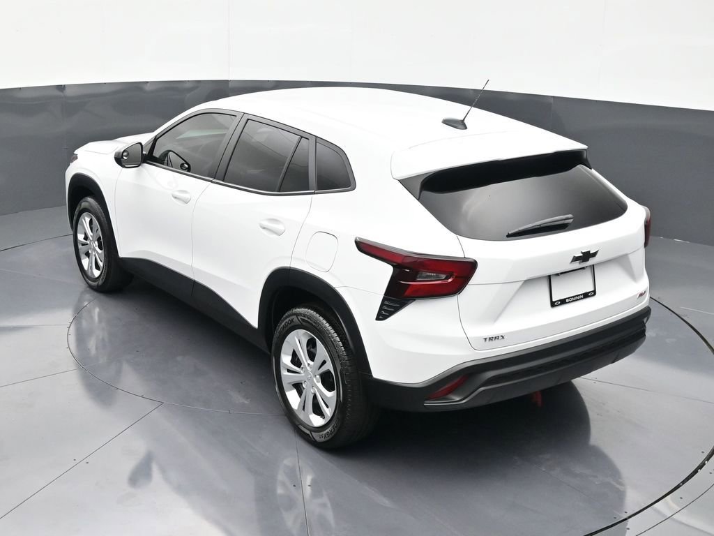 Used 2024 Chevrolet Trax LS FWD image 15