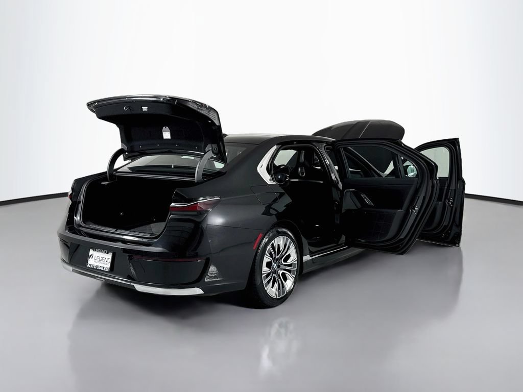 Used 2023 BMW i7 xDrive60 AWD/4WD image 28