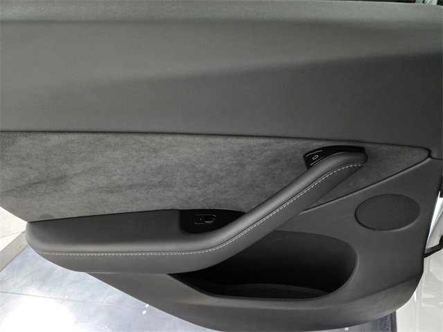 Used 2020 Tesla Model Y Long Range image 18