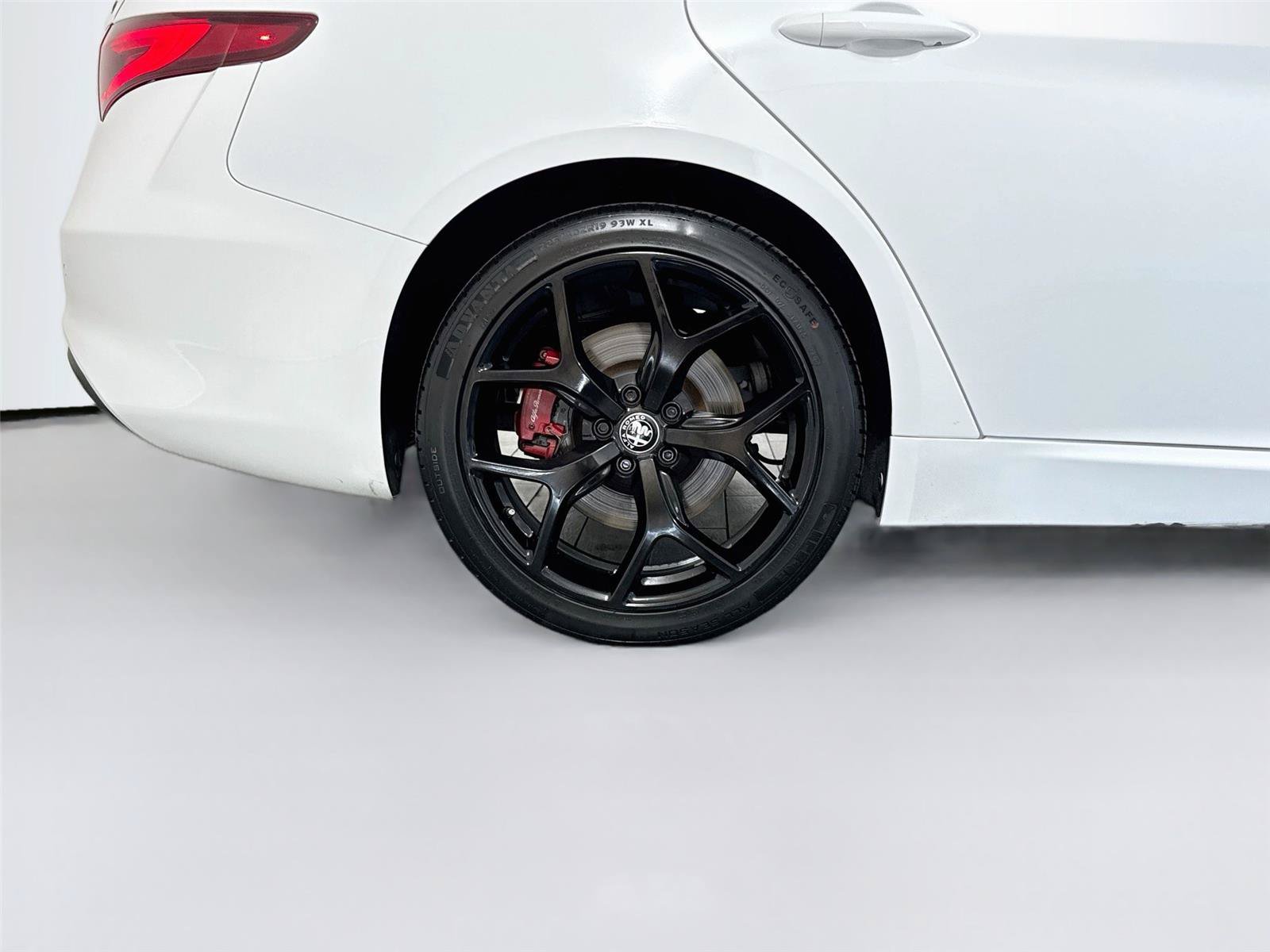 Used 2021 Alfa Romeo Giulia Ti w/ Nero Edizione AWD/4WD image 39