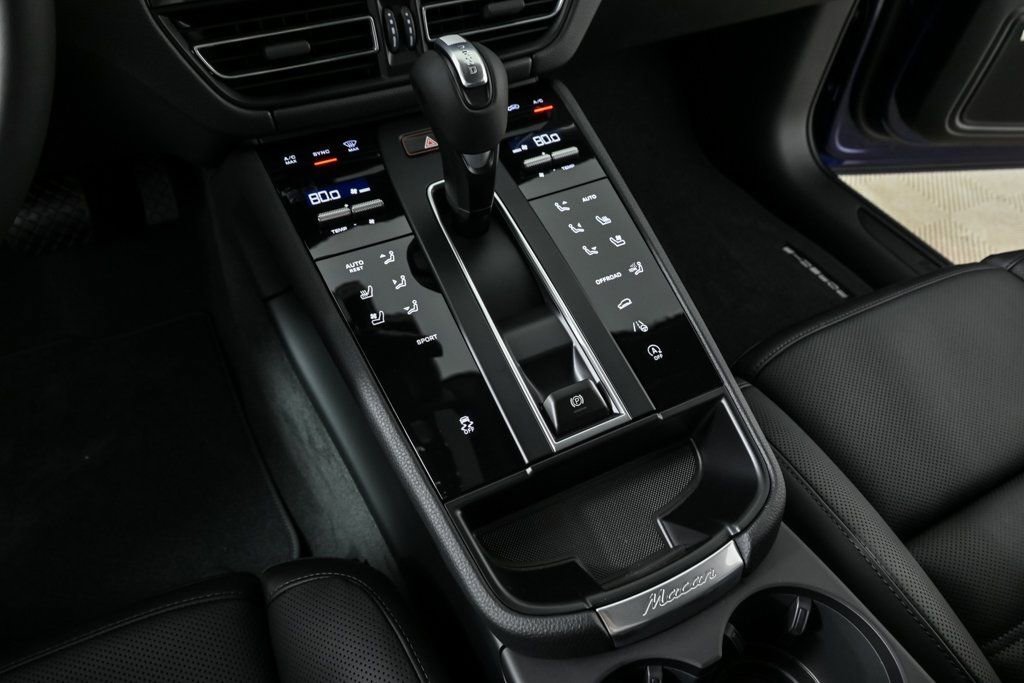 New 2026 Porsche Macan image 18