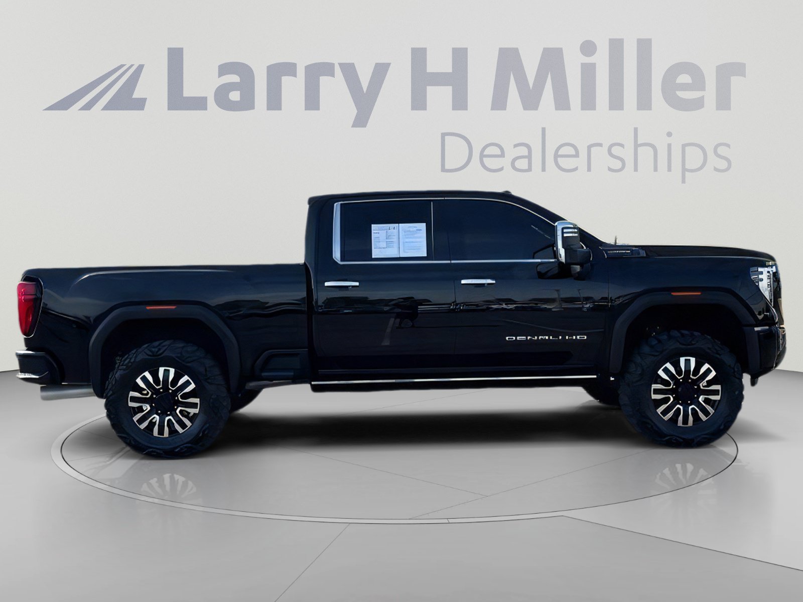 Used 2025 GMC Sierra 2500 Denali Ultimate w/ Max Trailering Package AWD/4WD image 8