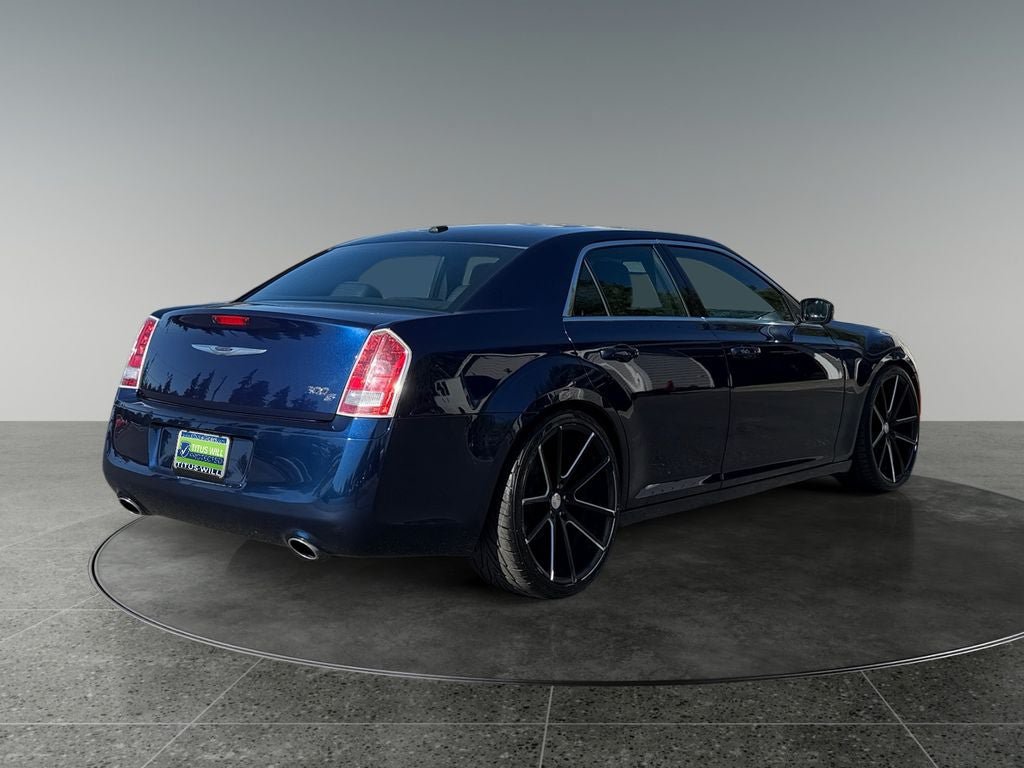 Used 2014 Chrysler 300 S RWD image 9