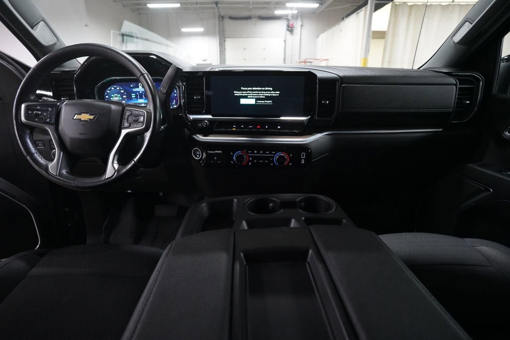 Used 2022 Chevrolet Silverado 1500 LT w/ Convenience Package II AWD/4WD image 5