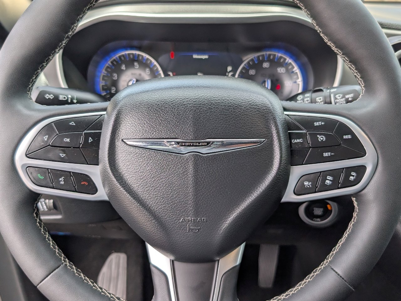 Used 2025 Chrysler Pacifica Select image 18
