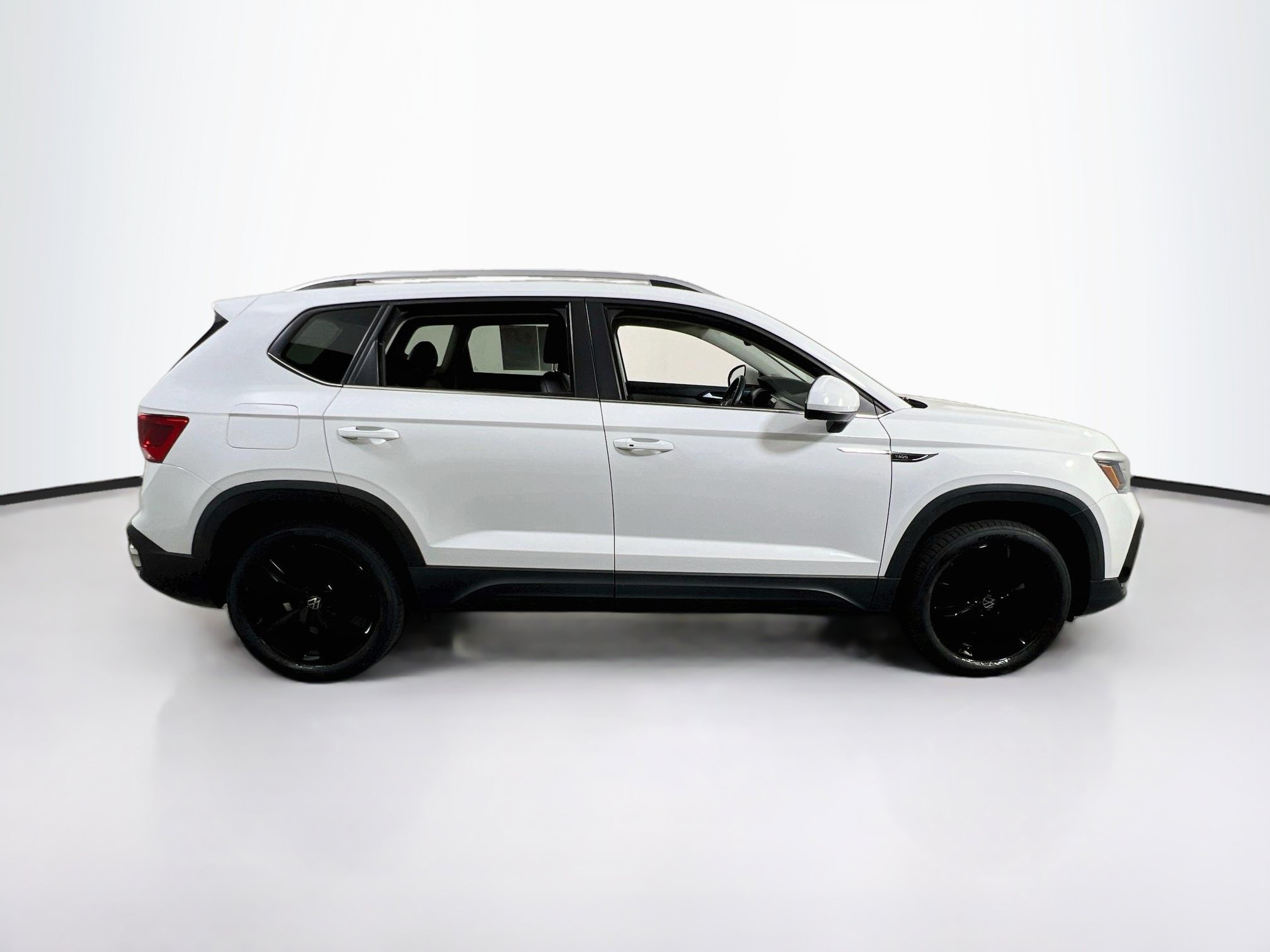 Used 2023 Volkswagen Taos SE FWD image 4