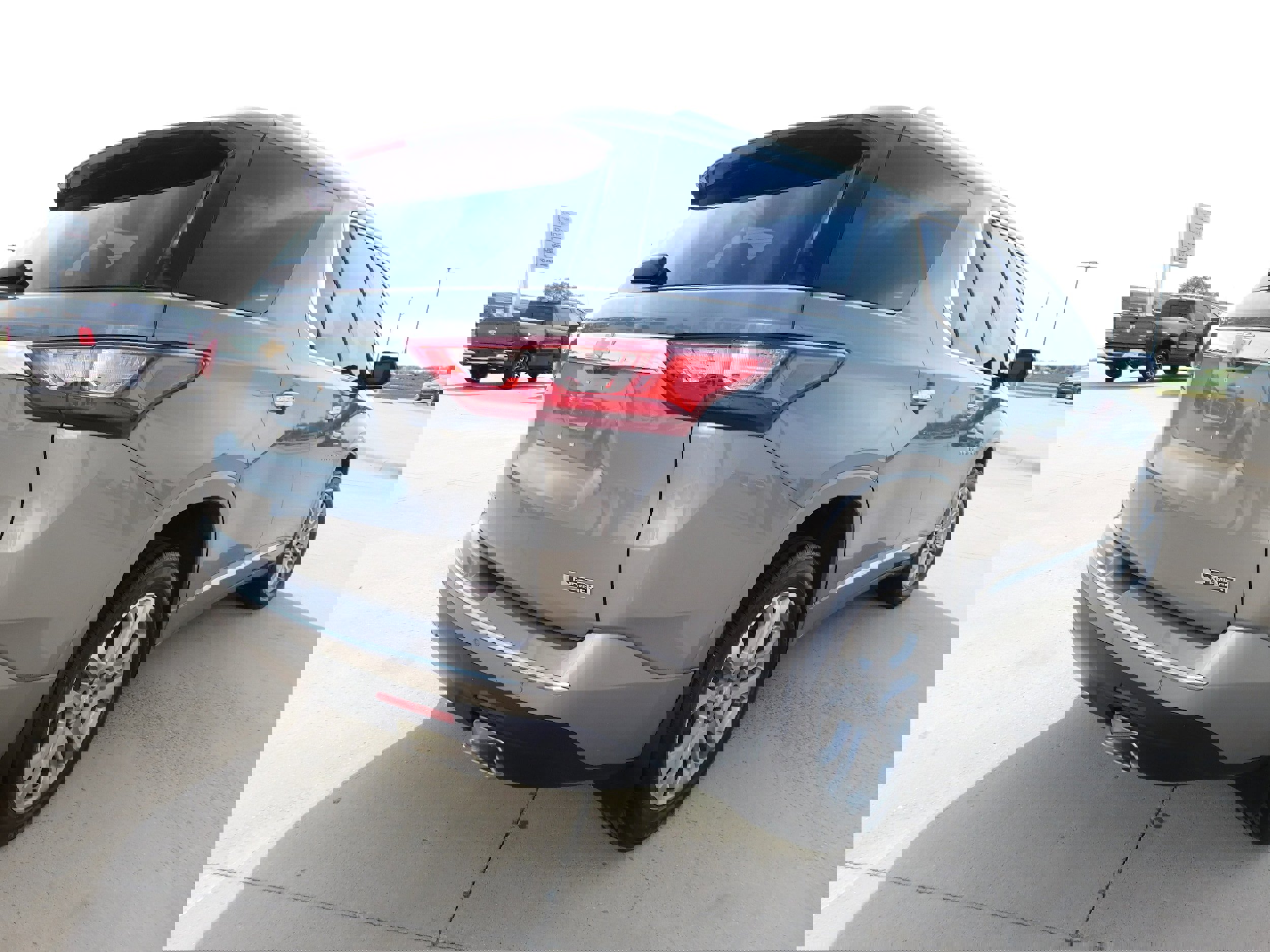 Used 2018 Chevrolet Traverse Premier w/ Driver Confidence II Package image 4