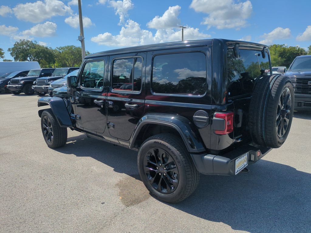 Used 2025 Jeep Wrangler Unlimited Sahara w/ Safety Group AWD/4WD image 8