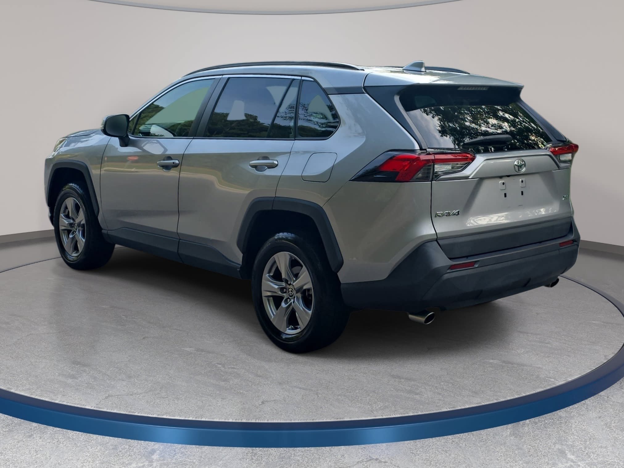 Used 2022 Toyota RAV4 XLE w/ Convenience Package FWD image 7