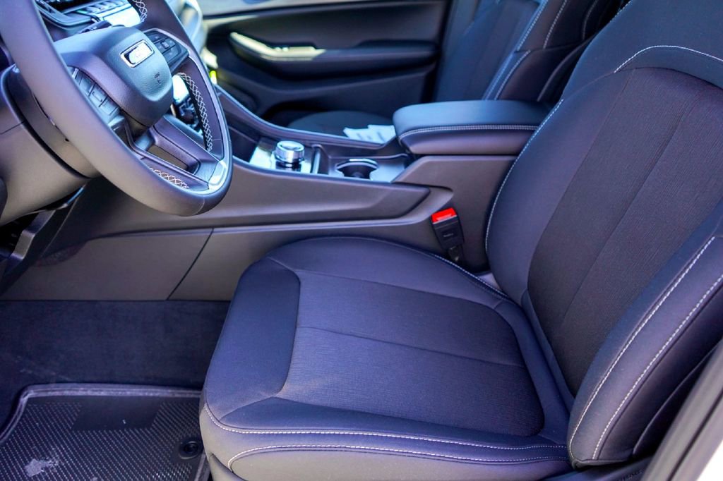 New 2026 Jeep Grand Cherokee Laredo RWD image 10