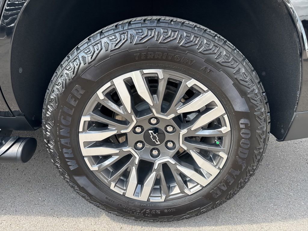 Used 2025 Chevrolet Tahoe Z71 AWD/4WD image 32