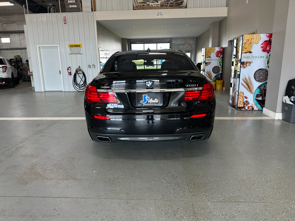 Used 2013 BMW 750i xDrive image 6
