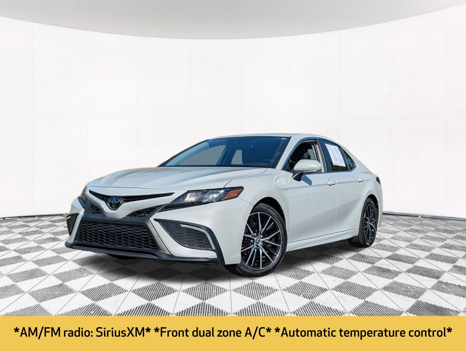 Used 2023 Toyota Camry SE AWD/4WD image 2