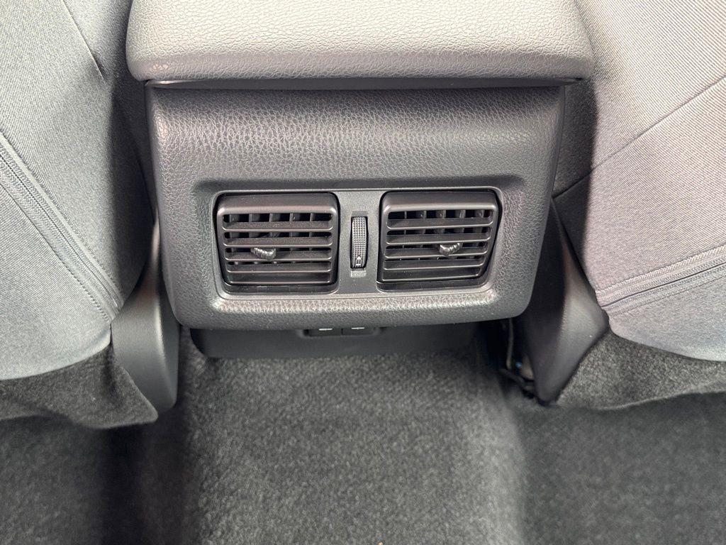 Used 2025 Toyota Camry LE image 29