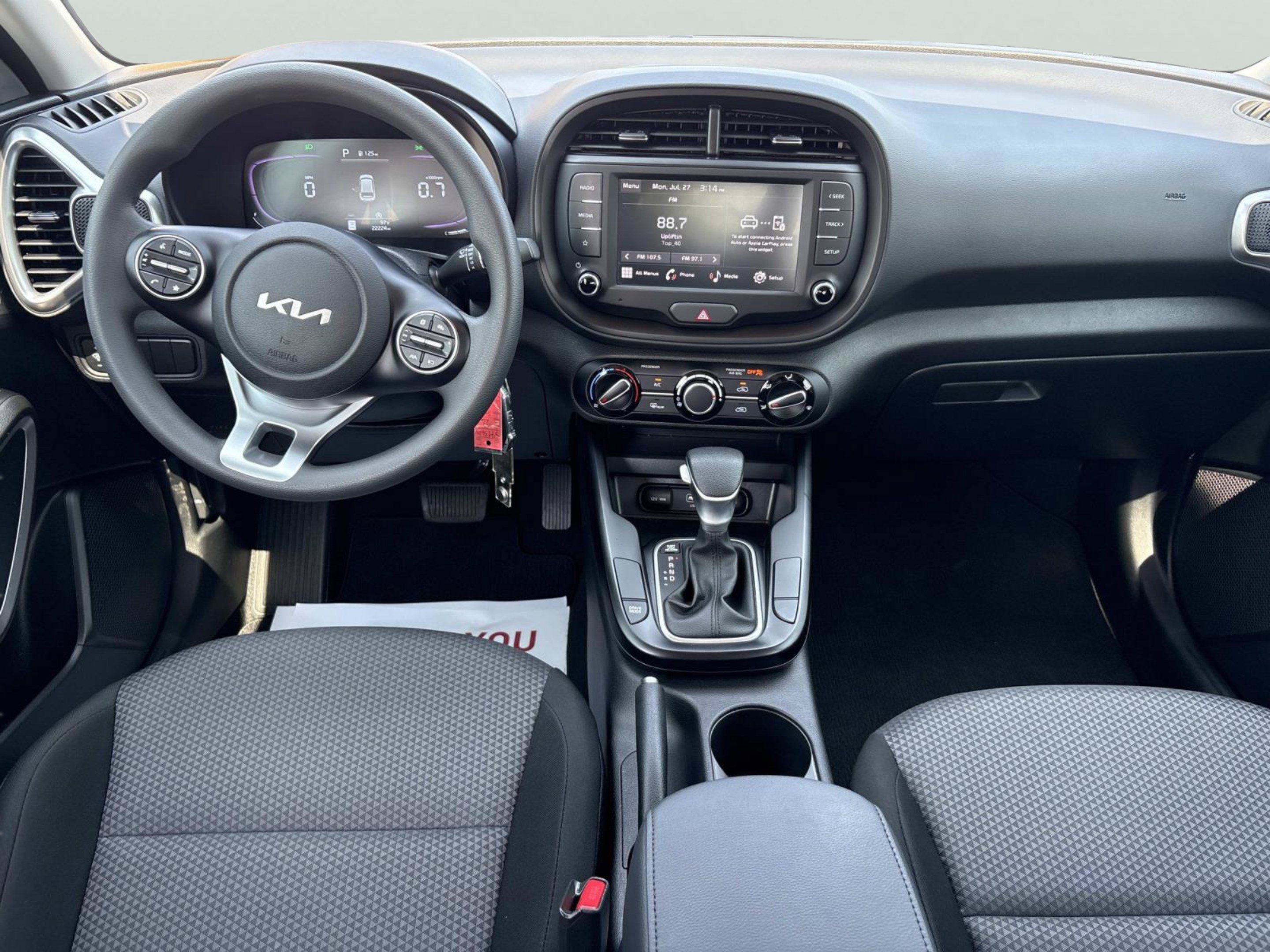 Used 2025 Kia Soul LX w/ LX Technology Package FWD image 15