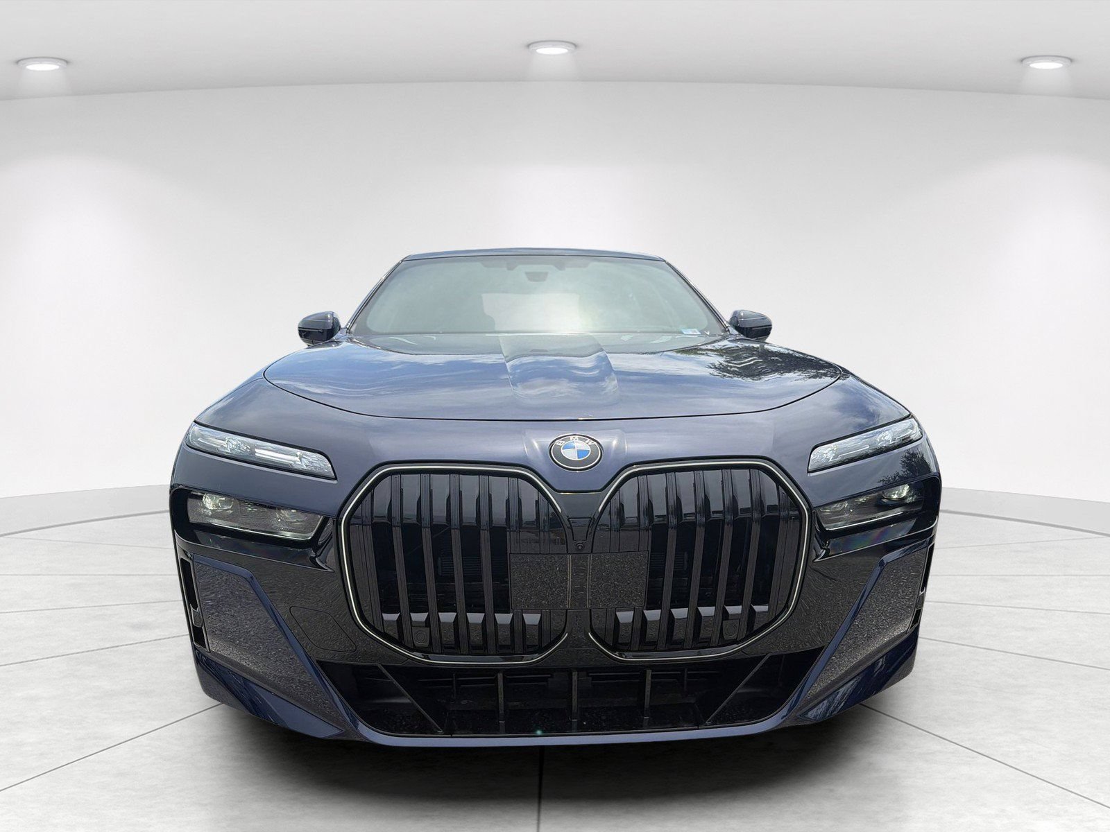 New 2026 BMW 740i xDrive w/ Executive Package AWD/4WD video 2