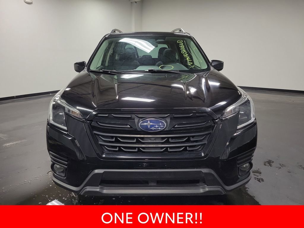 Used 2023 Subaru Forester Premium image 3