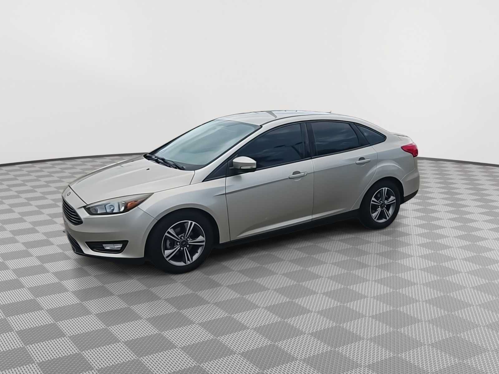 Used 2017 Ford Focus SE FWD image 4