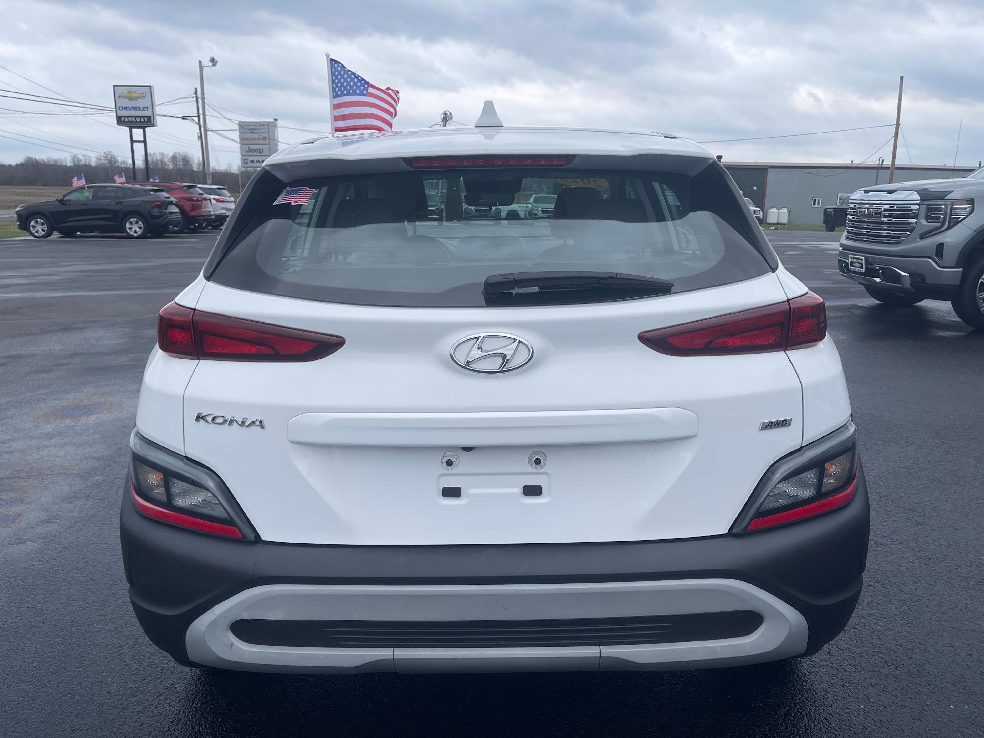 Used 2023 Hyundai Kona SE image 6